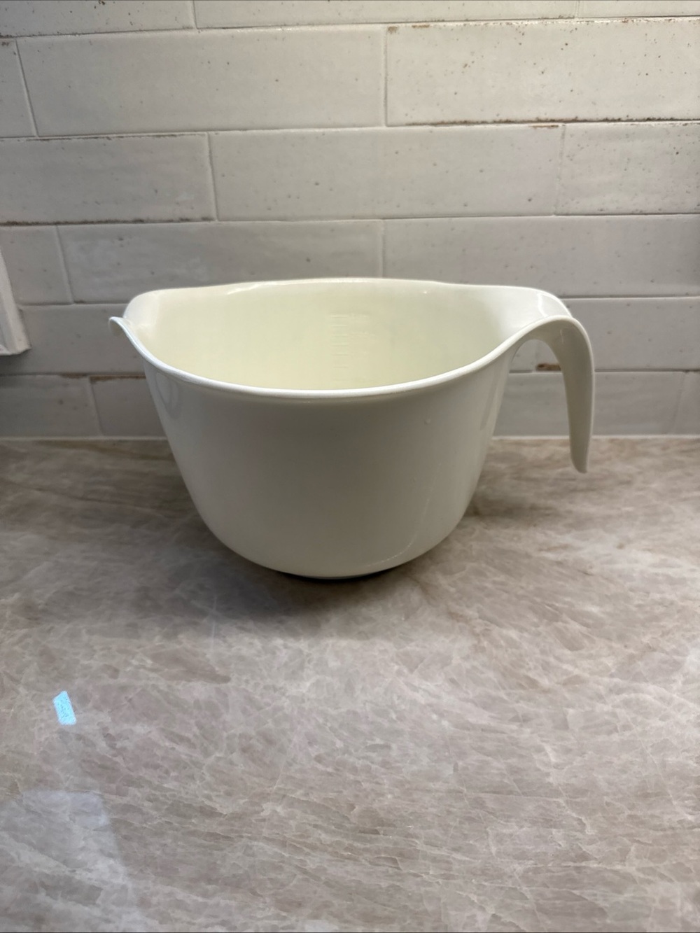 Rubbermaid 12 cup mixing bowl #2663